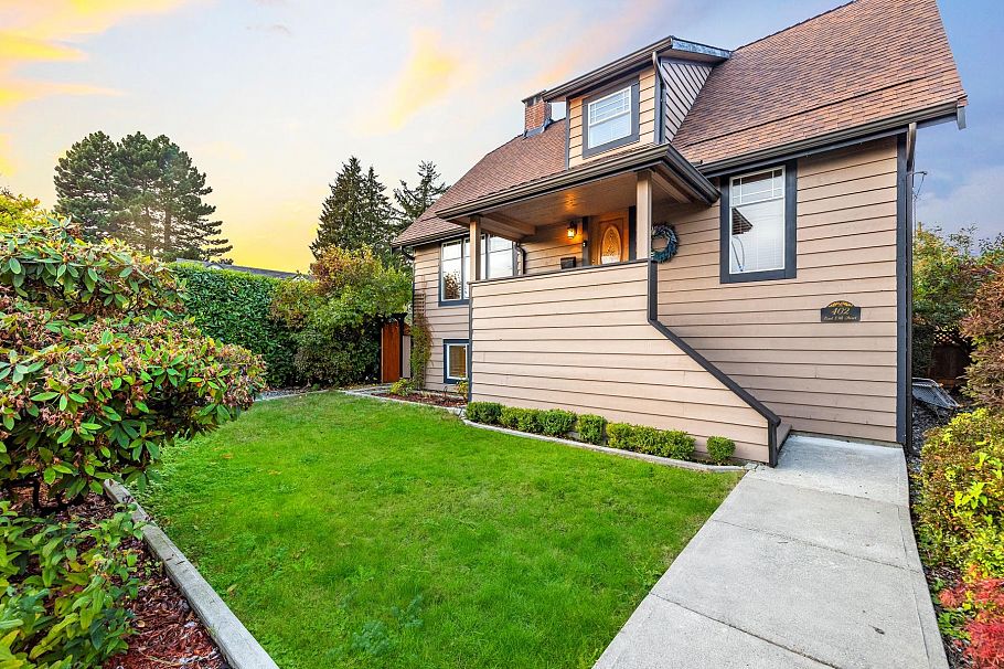 402 E 13th Street North Vancouver, BC - 3