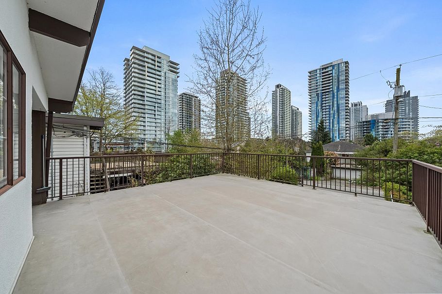 532 W 64th Avenue Vancouver, BC - 24
