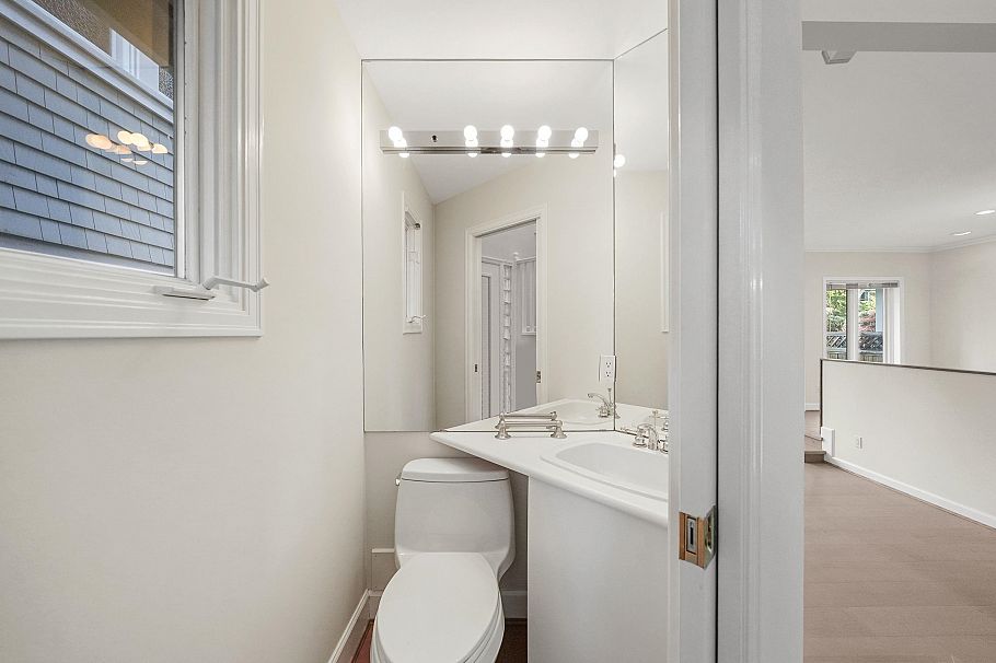 3174 W 3rd Avenue Vancouver, BC - 15