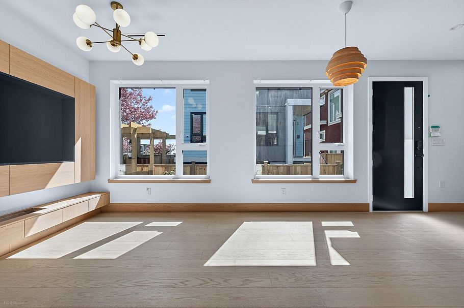 3 1495 E 58th Avenue Vancouver, BC - 4