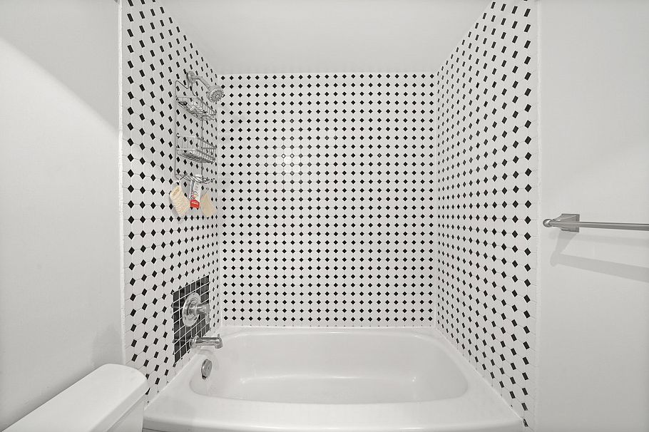1006 2016 Fullerton Avenue North Vancouver, BC - 17