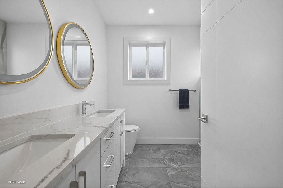 1052 E 50th Avenue Vancouver, BC - 22
