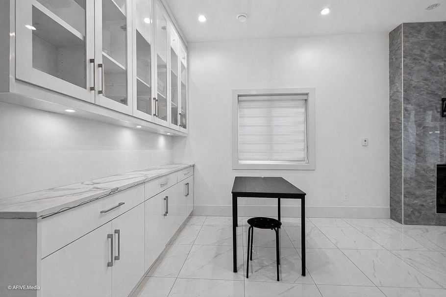 1052 E 50th Avenue Vancouver, BC - 6