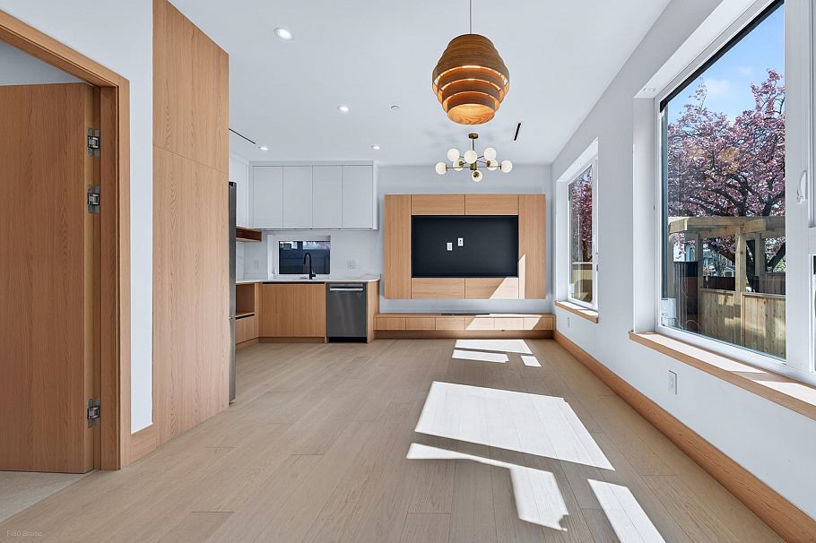 3 1495 E 58th Avenue Vancouver, BC - 3