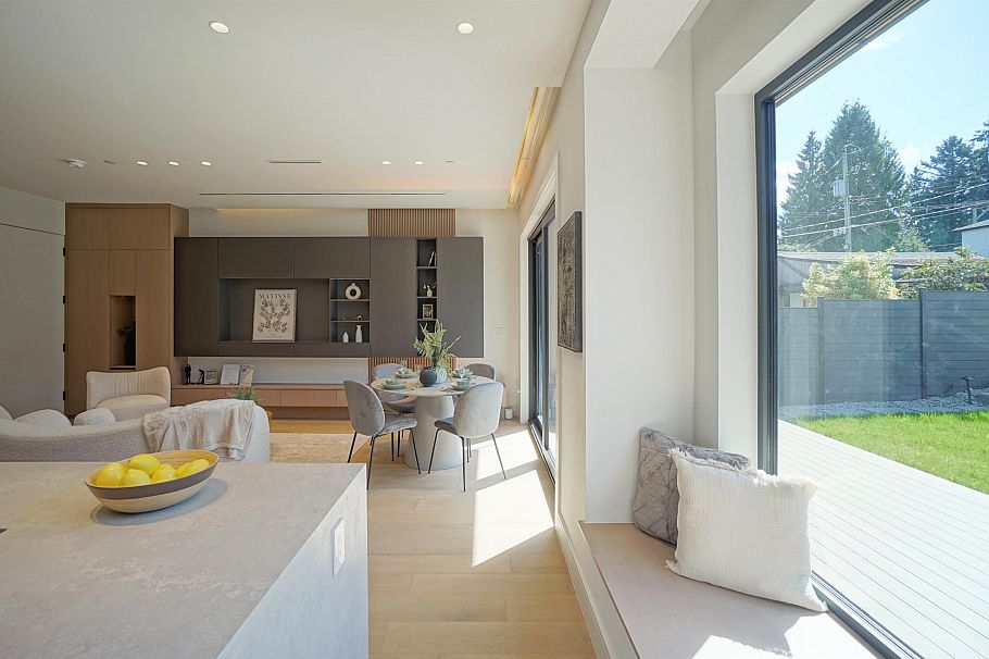 2 3460 W 14th Avenue Vancouver, BC - 4