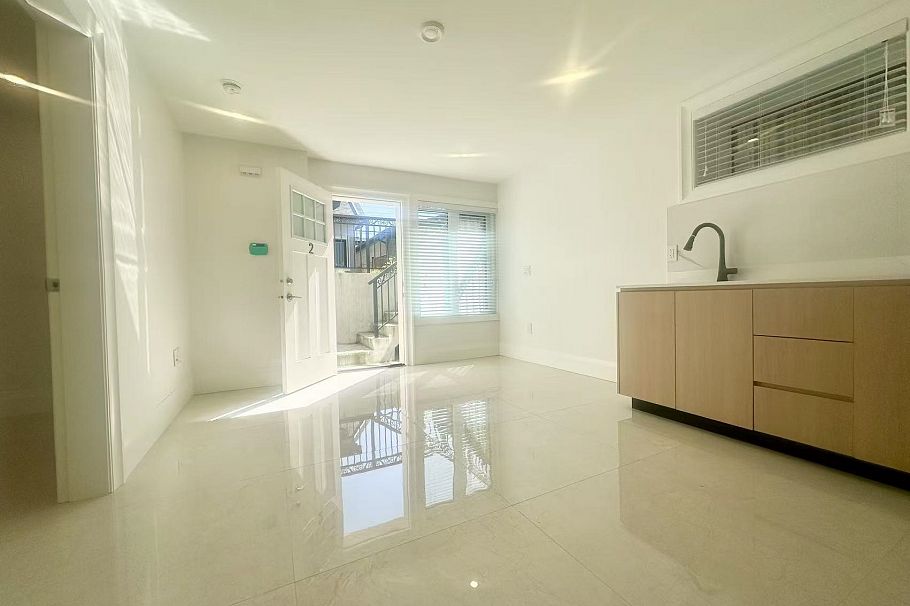 W 45TH AVE, Vancouver BC V5Y 2W1 Vancouver, BC - 4