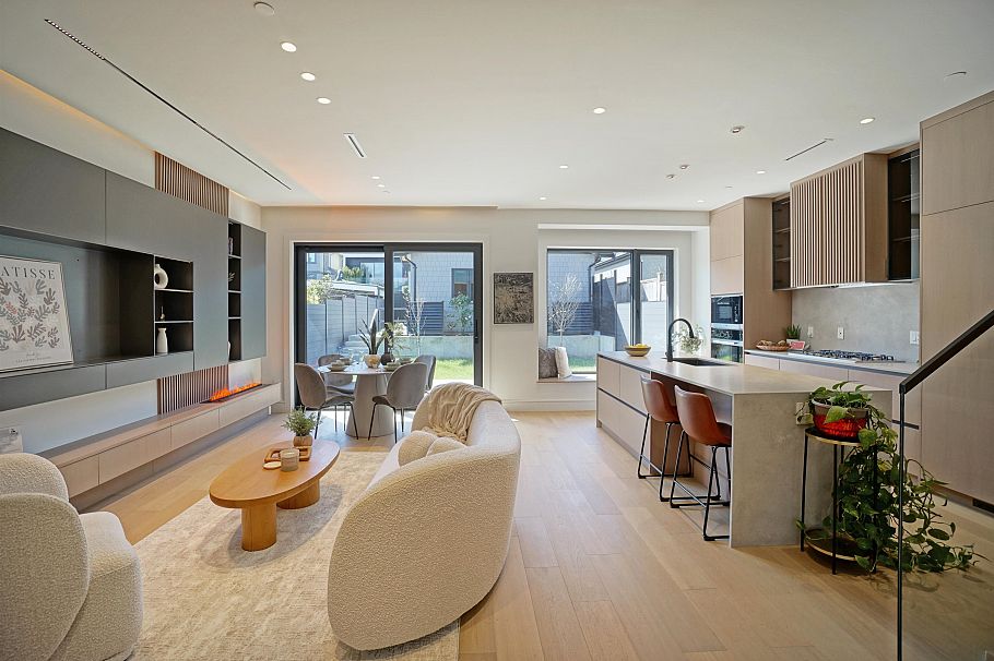 2 3460 W 14th Avenue Vancouver, BC - 2