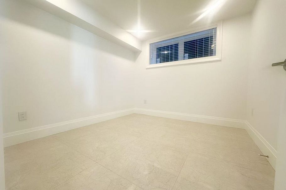 W 45TH AVE, Vancouver BC V5Y 2W1 Vancouver, BC - 6