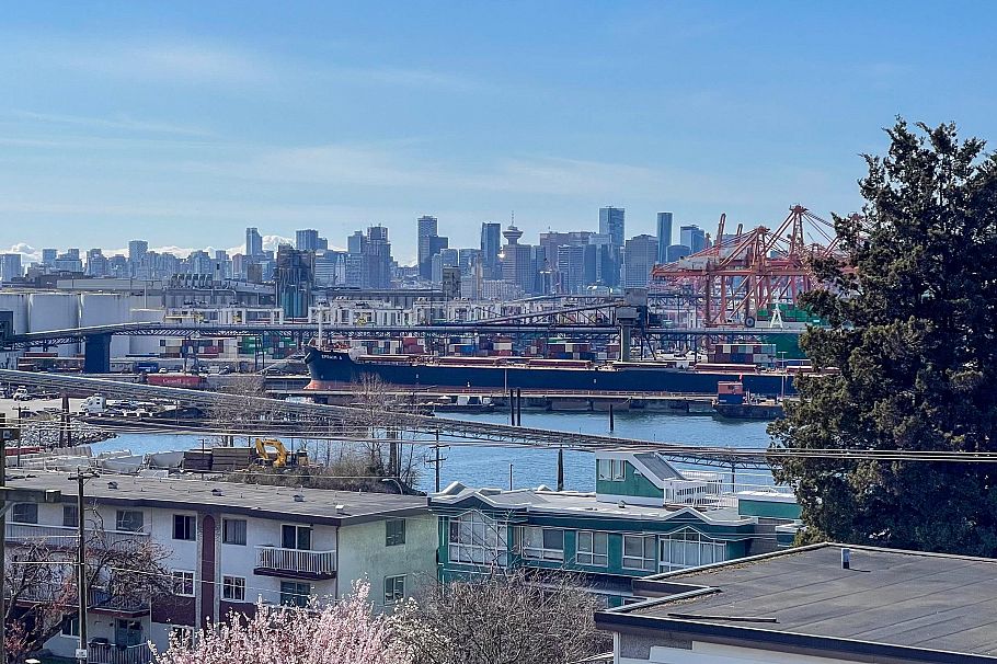 302 2215 Mcgill Street Vancouver, BC - 2