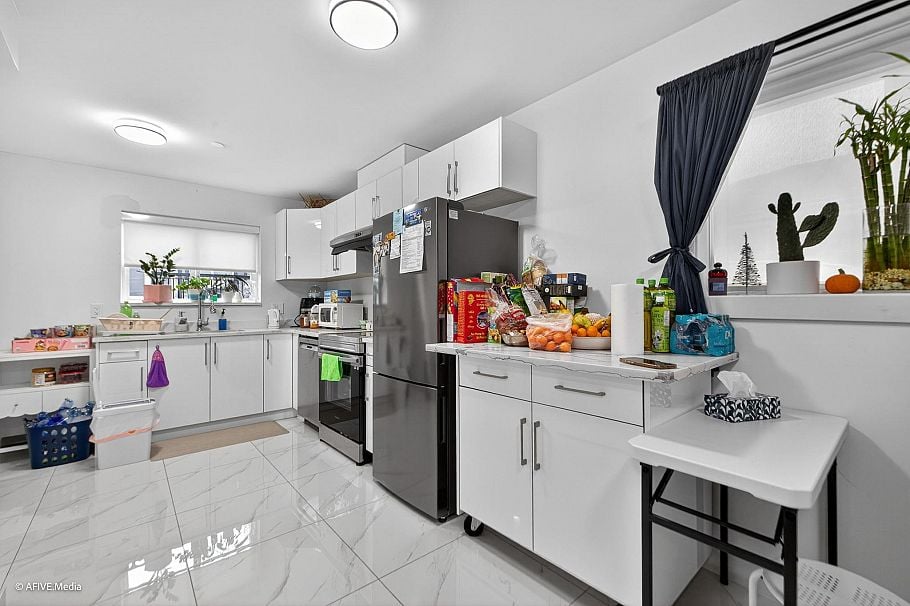 1052 E 50th Avenue Vancouver, BC - 30