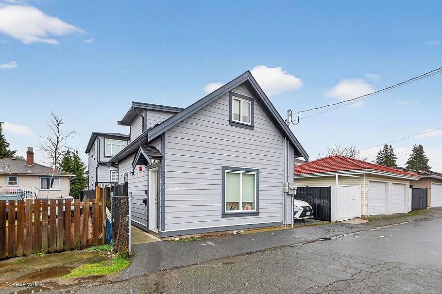 1052 E 50th Avenue Vancouver, BC - 40