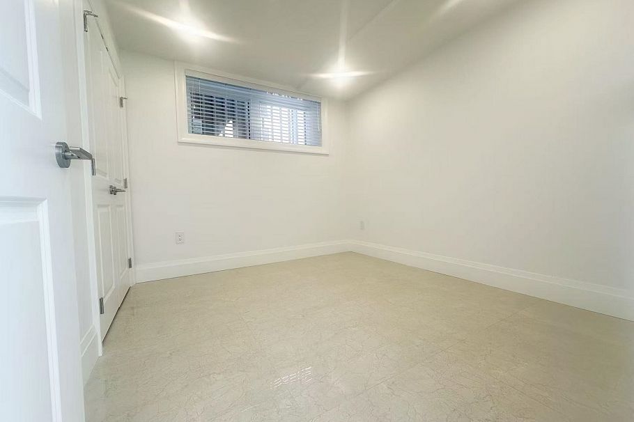 W 45TH AVE, Vancouver BC V5Y 2W1 Vancouver, BC - 7