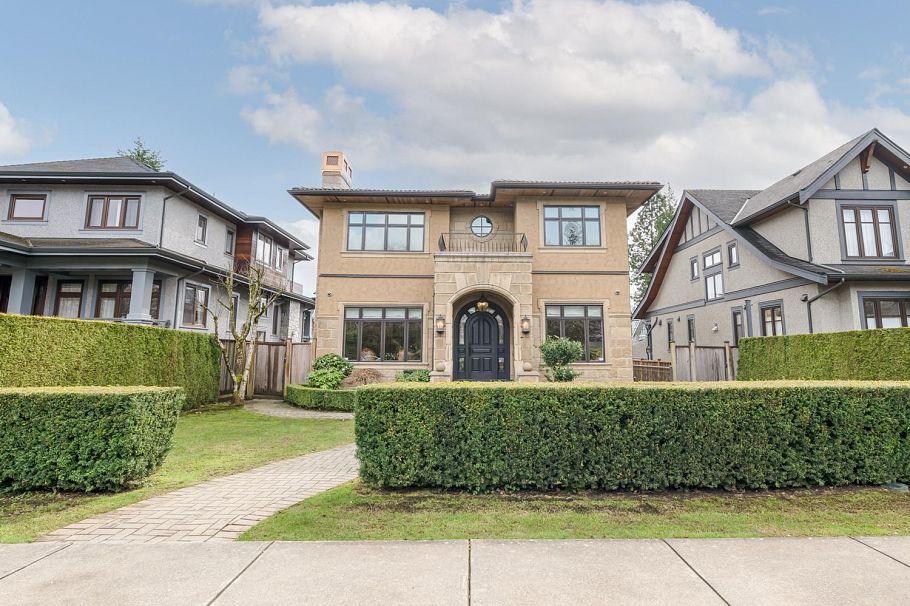 4022 W 30th Avenue Vancouver, BC - 1