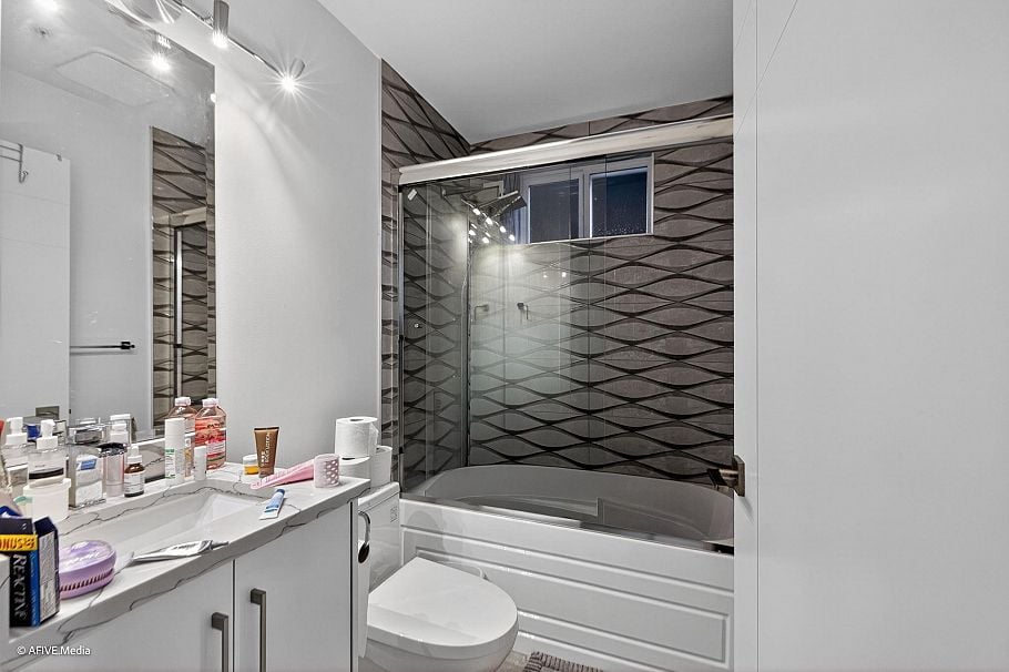 1052 E 50th Avenue Vancouver, BC - 29