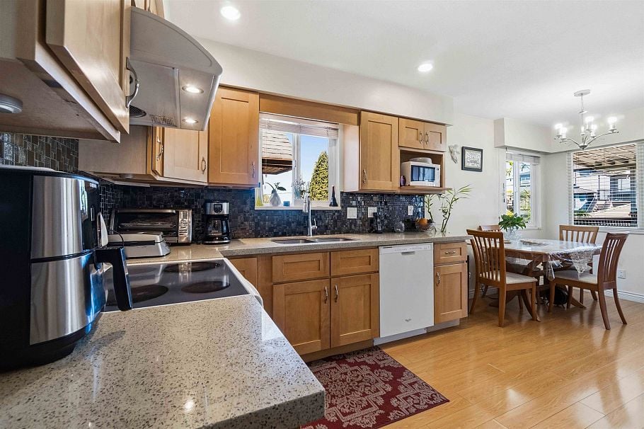 549 E 56th Avenue Vancouver, BC - 2