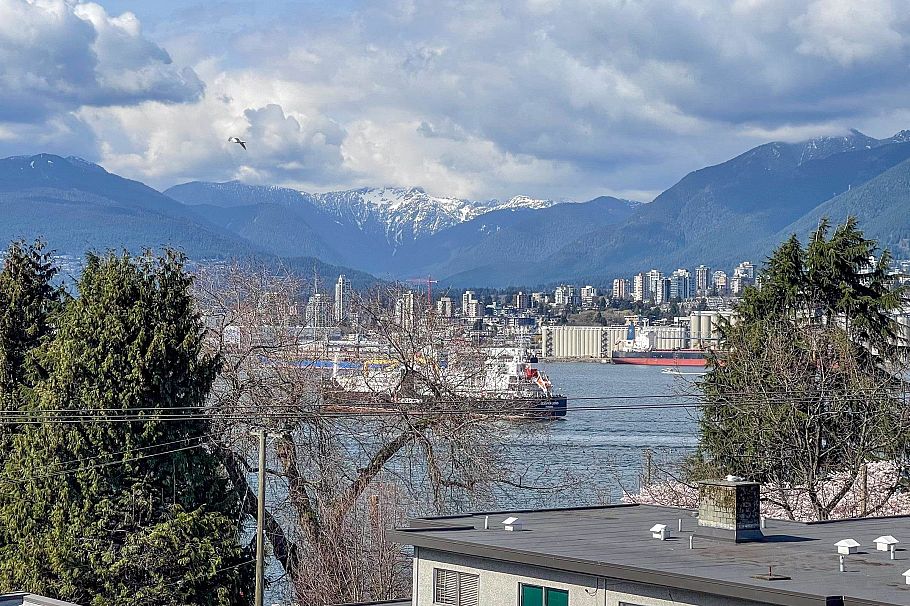 302 2215 Mcgill Street Vancouver, BC - 1