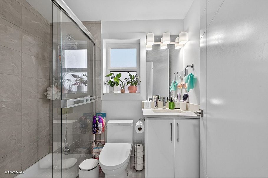 1052 E 50th Avenue Vancouver, BC - 35