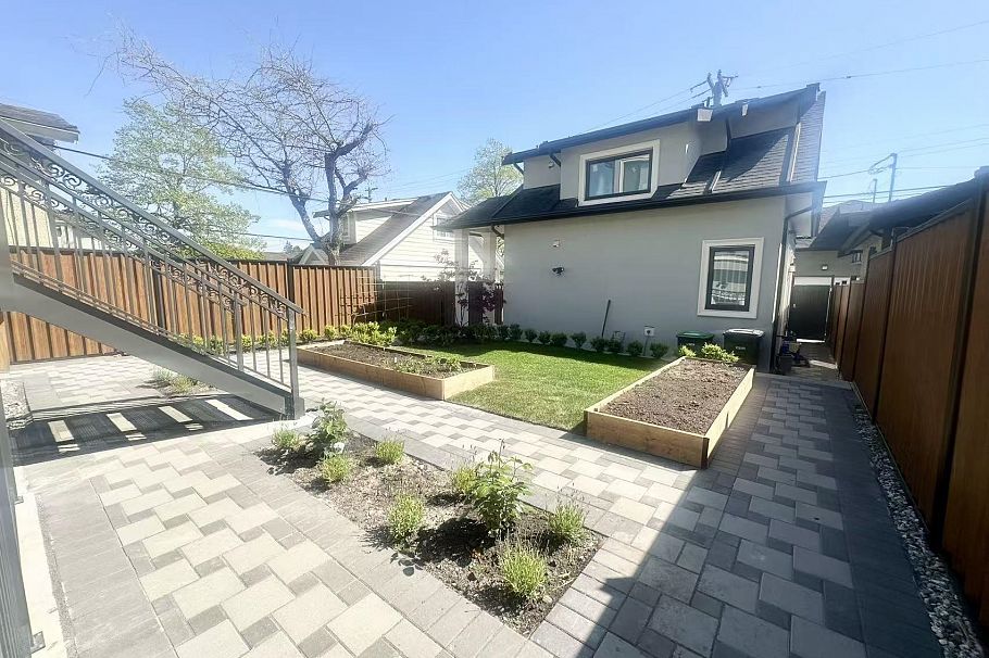 W 45TH AVE, Vancouver BC V5Y 2W1 Vancouver, BC - 3