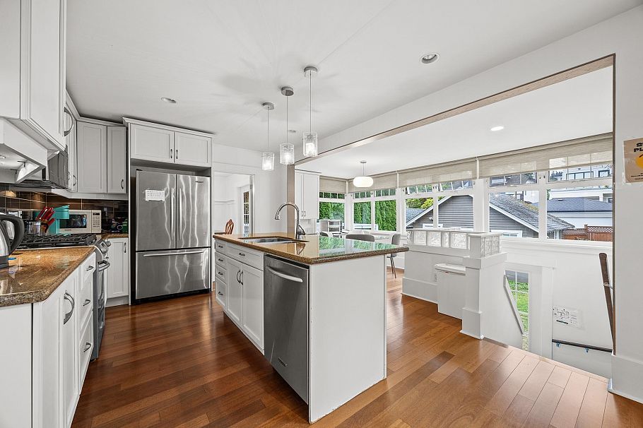 3276 W 21st Avenue Vancouver, BC - 9