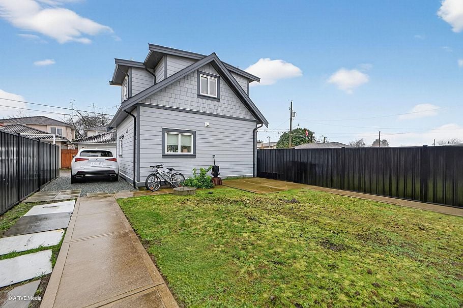 1052 E 50th Avenue Vancouver, BC - 31