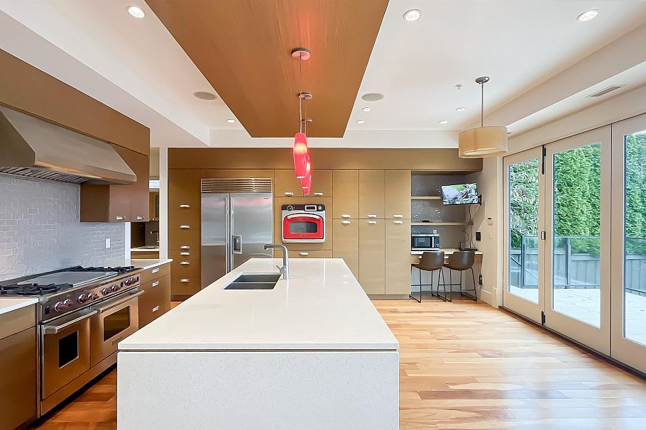 3950 W 37th Avenue Vancouver, BC - 9