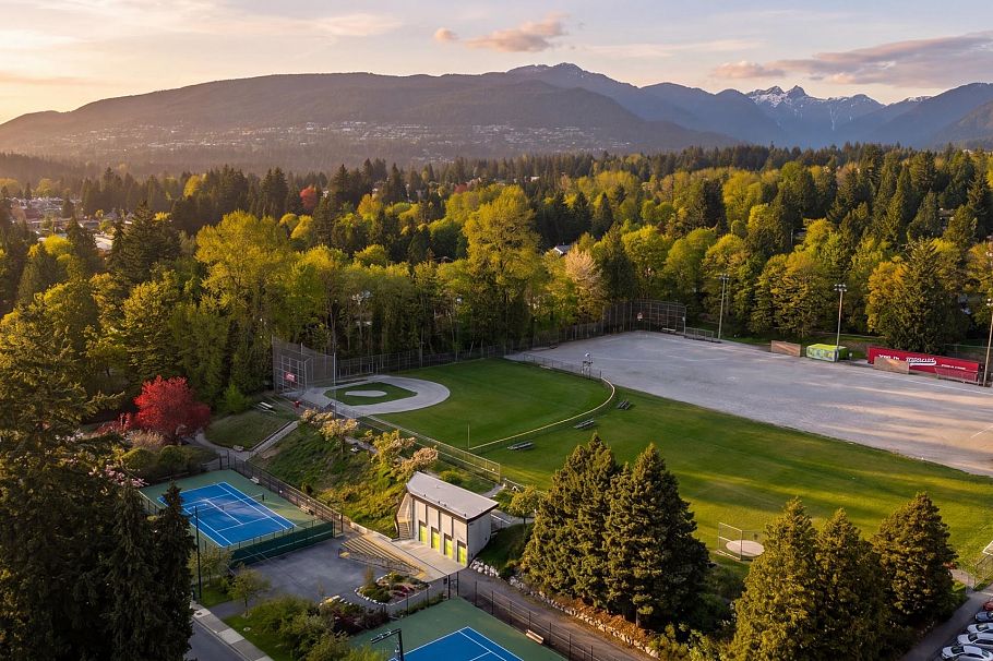 744 Kilkeel Place North Vancouver, BC - 27