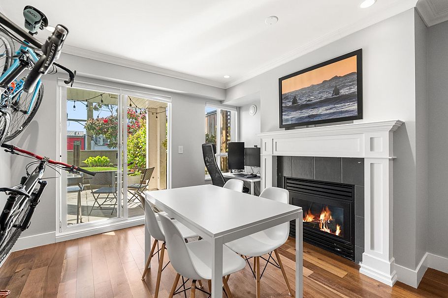 105 365 E 1st Street North Vancouver, BC - 11