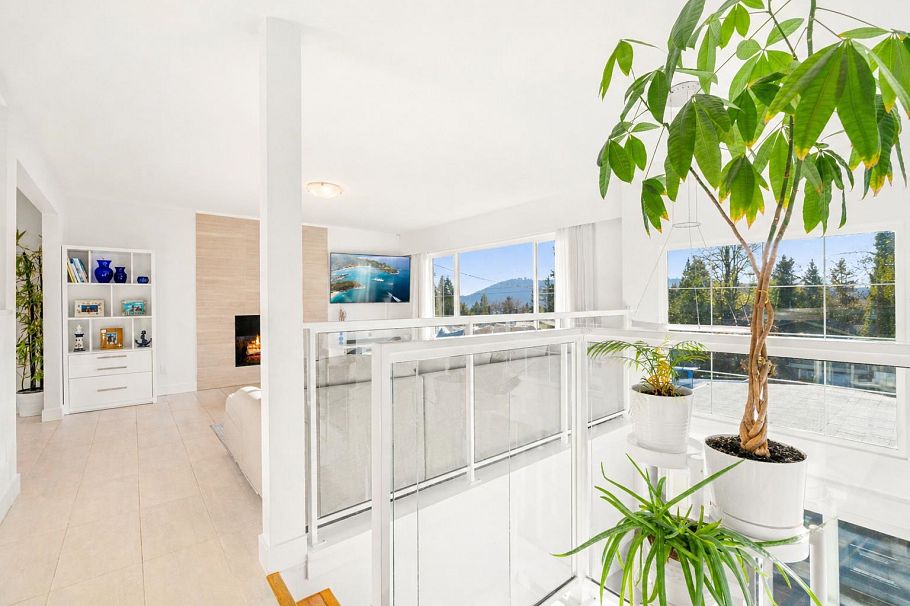 4072 Violet Street North Vancouver, BC - 14