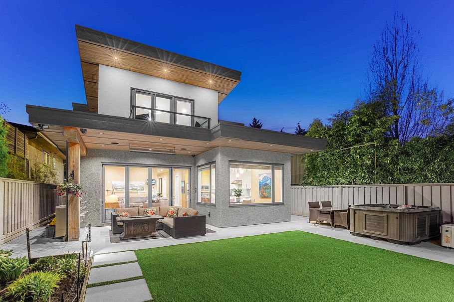 315 E 20th Street North Vancouver, BC - 2