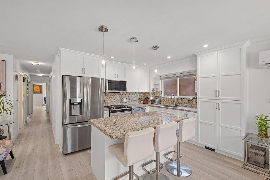 318 W 18th Street North Vancouver, BC - 6