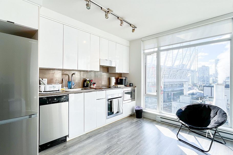 905 161 W Georgia Street Vancouver, BC - 5