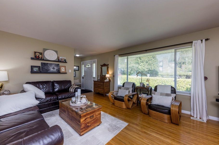 895 E 12th Street North Vancouver, BC - 5