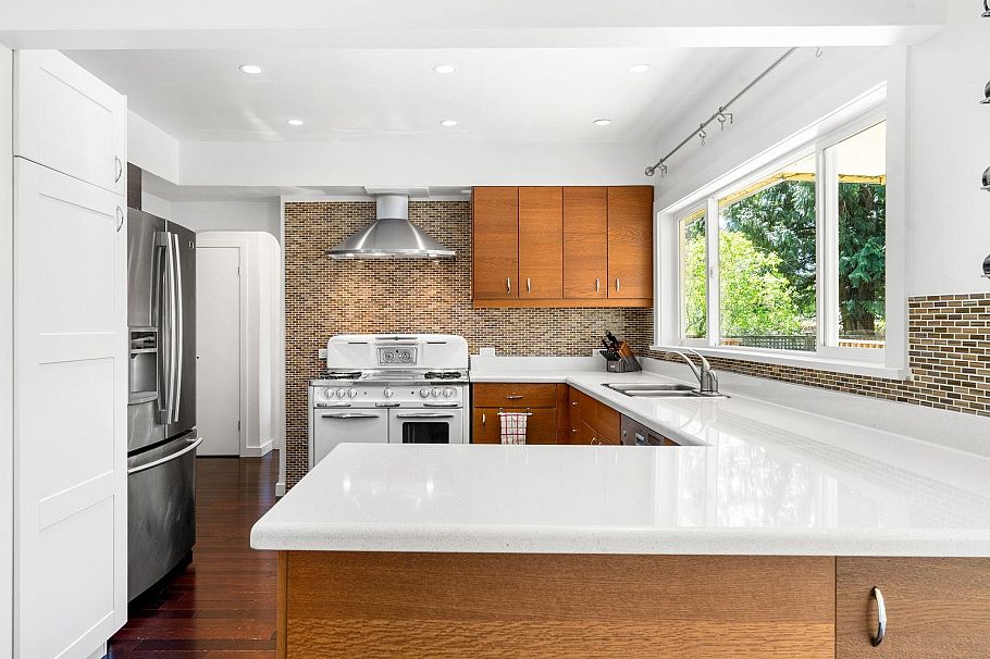 2195 Cortell Street North Vancouver, BC - 17