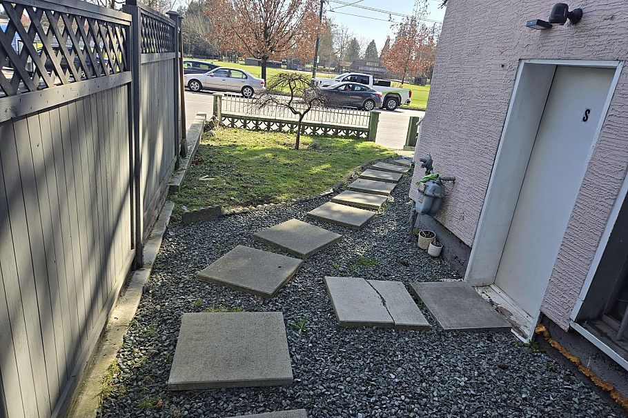 1039 E 41st Avenue Vancouver, BC - 5