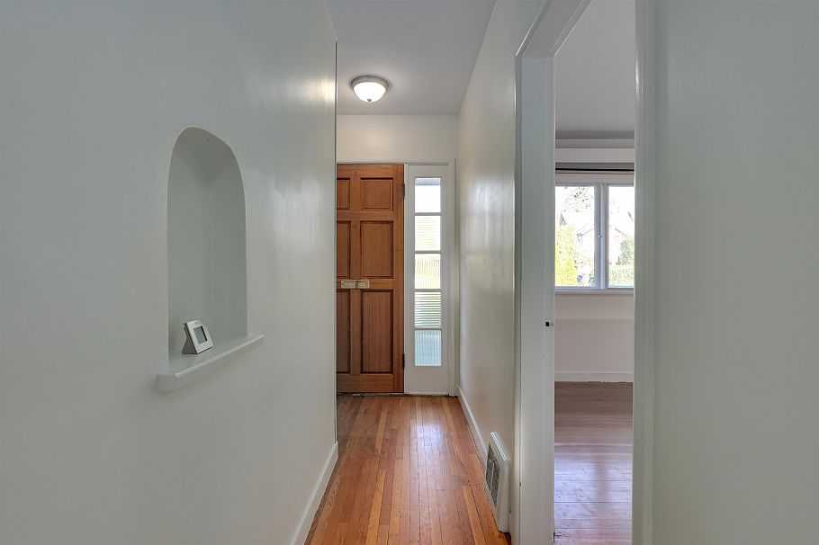 509 E Keith Road North Vancouver, BC - 22