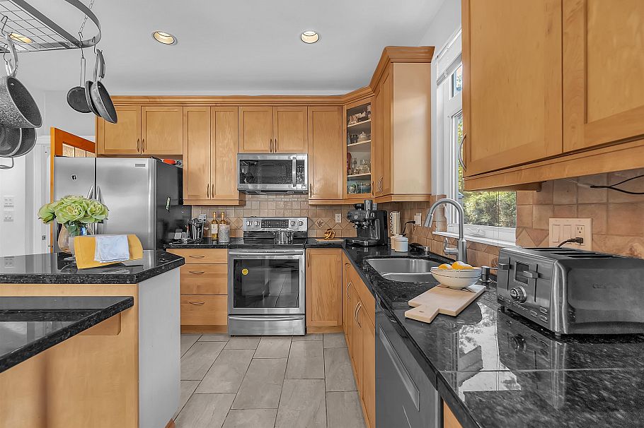 786 W 17th Street North Vancouver, BC - 12