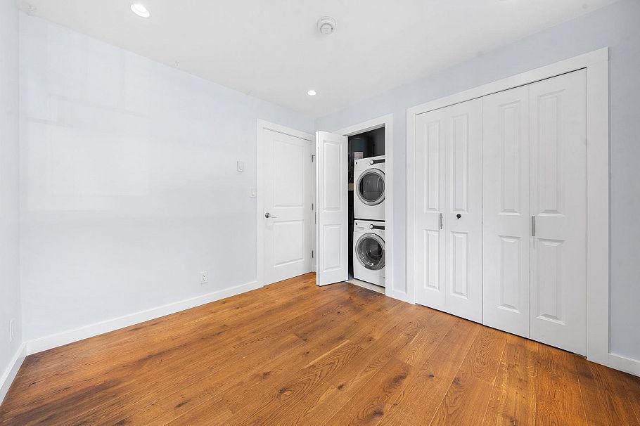 339 E 41st Avenue Vancouver, BC - 9