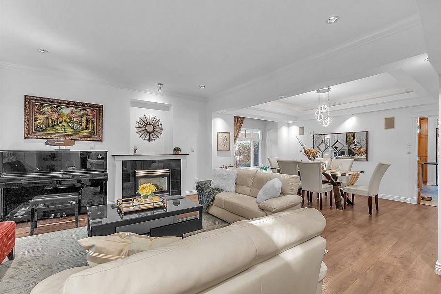 786 W 17th Street North Vancouver, BC - 2