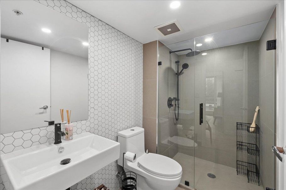 708 188 E Esplanade North Vancouver, BC - 23