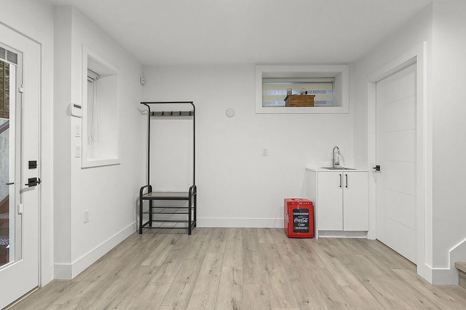 4327 Perry Street Vancouver, BC - 23