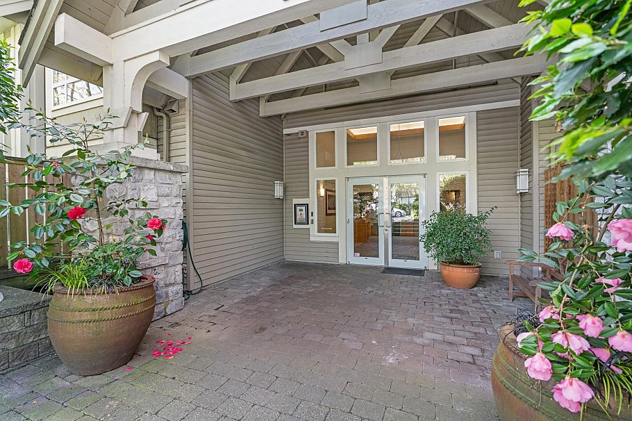 105 365 E 1st Street North Vancouver, BC - 2