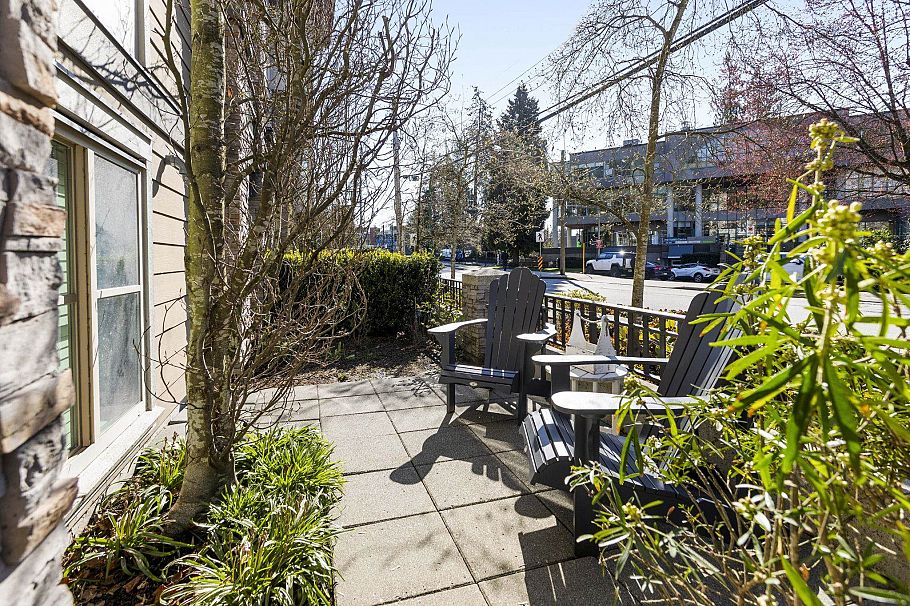 8 3025 Baird Road North Vancouver, BC - 38