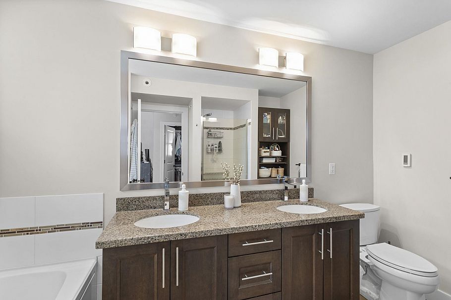 8 3025 Baird Road North Vancouver, BC - 26