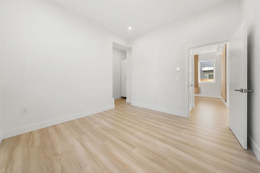 2 3583 Haida Drive Vancouver, BC - 35