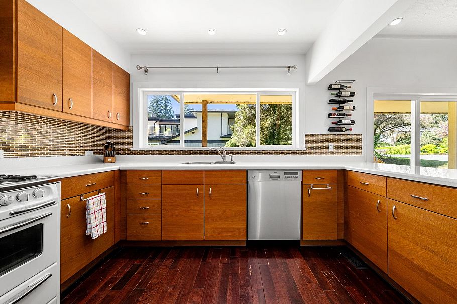 2195 Cortell Street North Vancouver, BC - 18