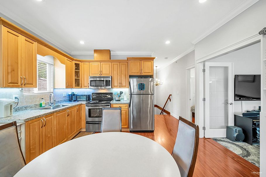 669 W 71st Avenue Vancouver, BC - 10