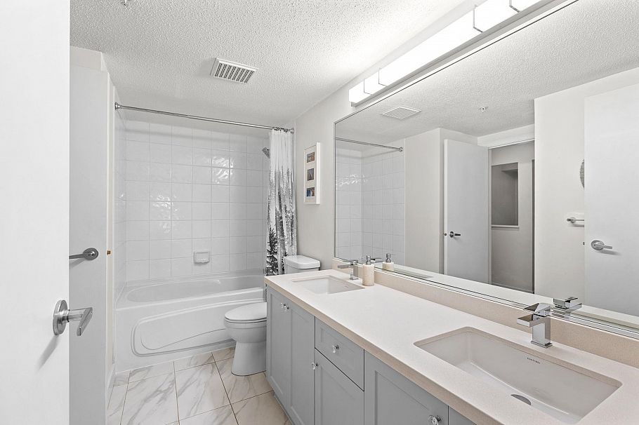 113 147 E 1st Street North Vancouver, BC - 17