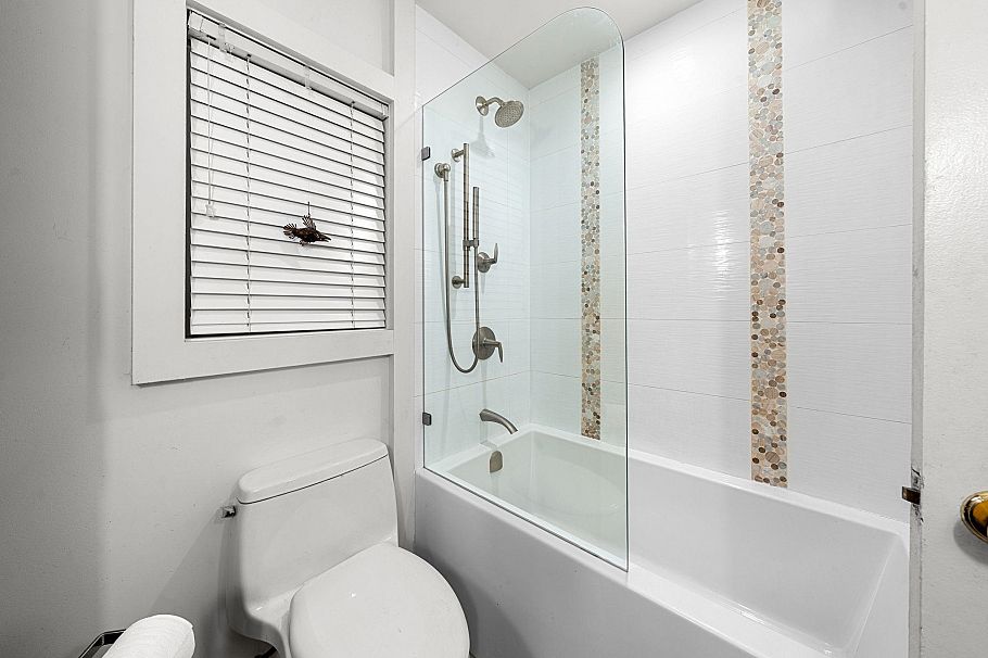 2010 Mackay Avenue North Vancouver, BC - 23