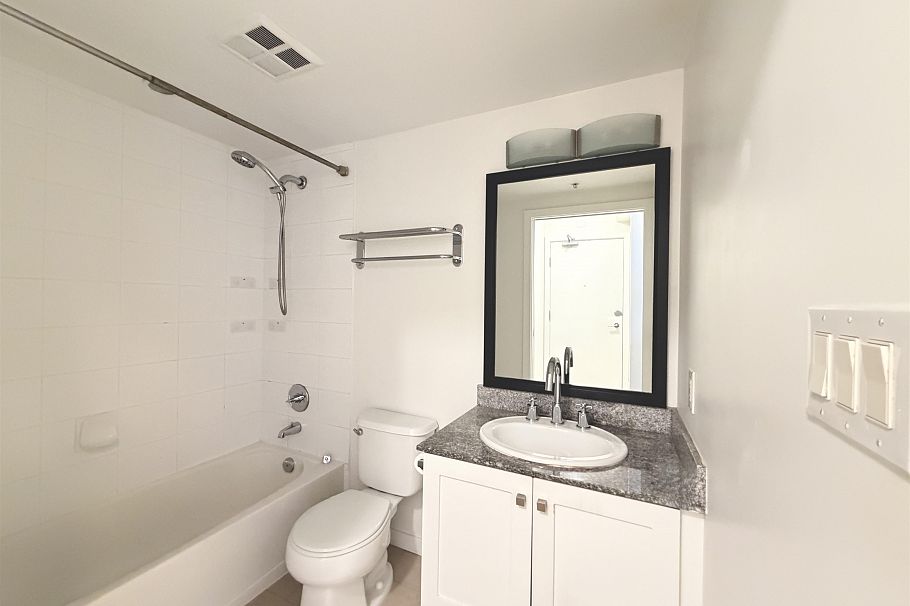 703 480 Robson Street Vancouver, BC - 9