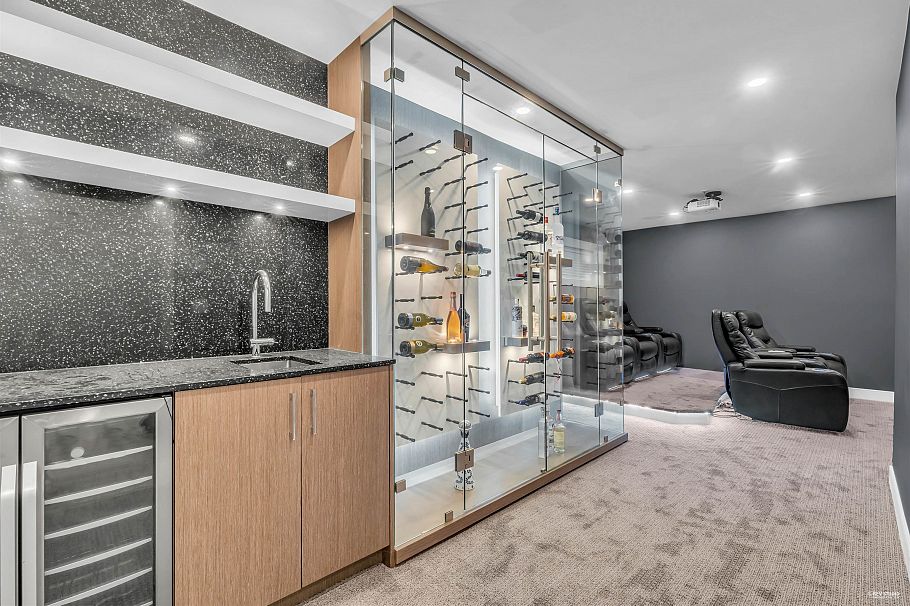 929 Canyon Boulevard North Vancouver, BC - 23